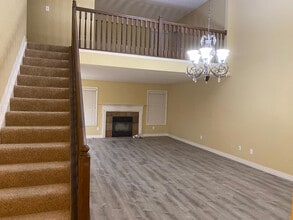 8806 Emerald Hill Dr in Lewis Center, OH - Foto de edificio - Building Photo