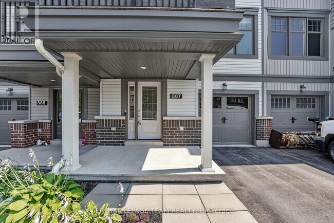 887 Kilbirnie Dr in Ottawa, ON - Building Photo - Building Photo