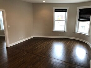 2506 W Argyle St, Unit 2 in Chicago, IL - Building Photo - Building Photo