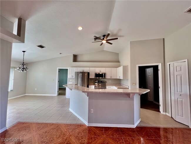 1417 NE 4th Pl in Cape Coral, FL - Foto de edificio - Building Photo