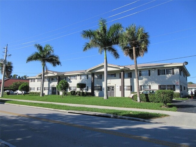 4280 Woodside Dr, Unit 14 in Coral Springs, FL - Building Photo - Building Photo