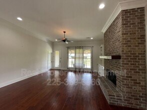 10950 Hillpark Ave in Baton Rouge, LA - Building Photo - Building Photo