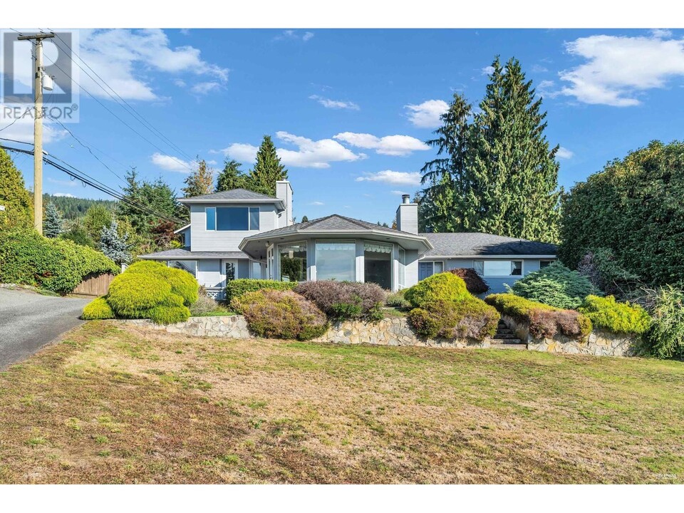 845 Pyrford Rd in West Vancouver, BC - Building Photo