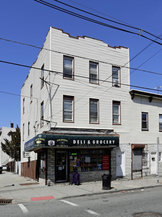 1153-1155 Summit Ave