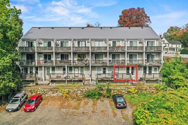 22 River St, Unit 2 in Hudson, MA - Building Photo - Building Photo
