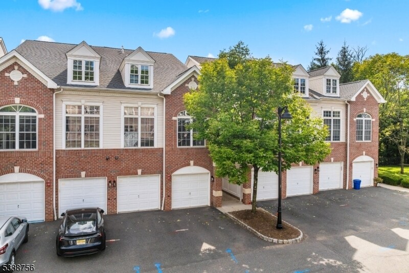 408 Donato Cir in Scotch Plains, NJ - Building Photo