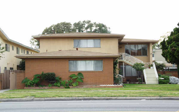 4535 N Bellflower Blvd in Long Beach, CA - Building Photo