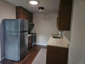 232 Blackpool Ct in Ridge, NY - Building Photo - Building Photo