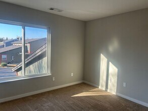 3225 Clayton Rd in Concord, CA - Building Photo - Building Photo