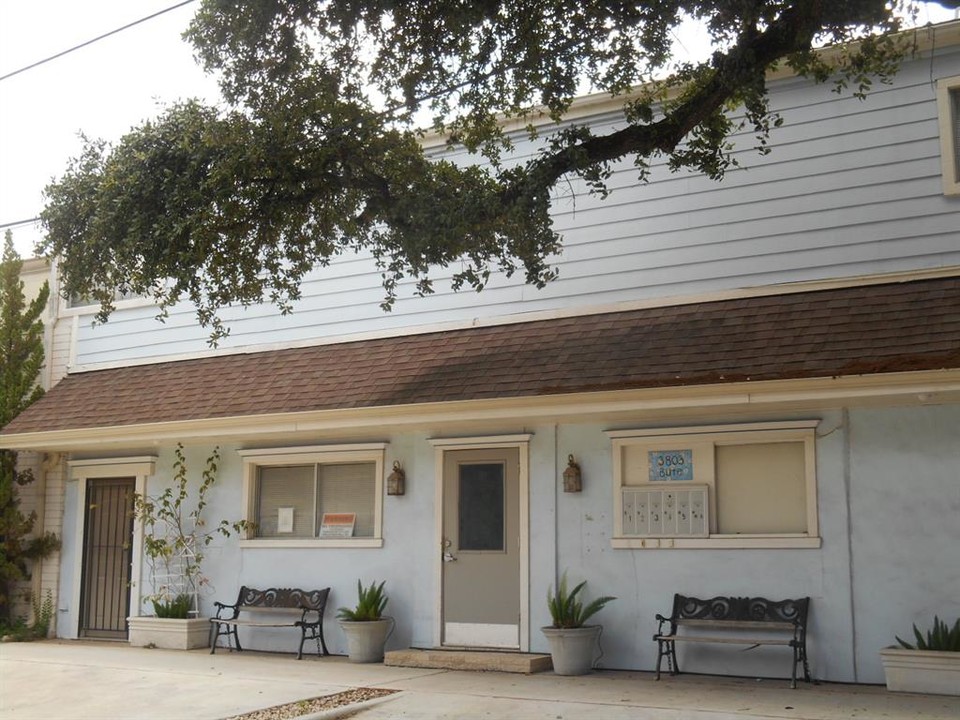 3803 Bute St-Unit -1 in Houston, TX - Foto de edificio