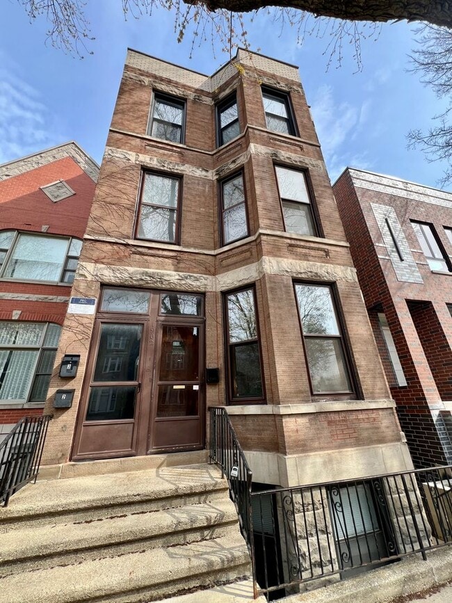 1902 W Cortland St in Chicago, IL - Building Photo - Building Photo