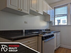 555 W Aldine Ave, Unit 556-W2 in Chicago, IL - Building Photo