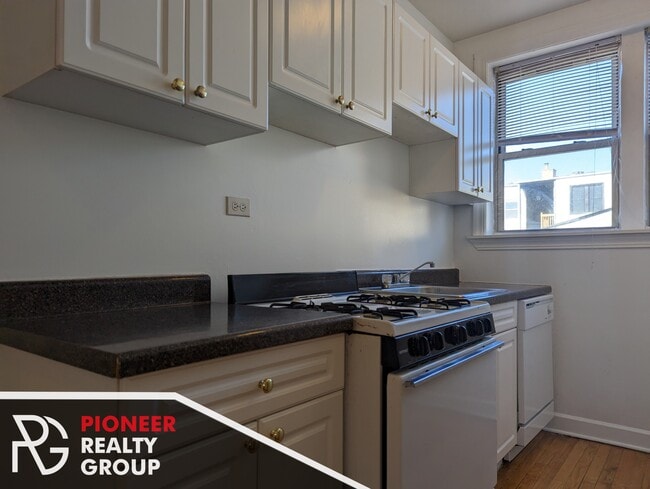 555 W Aldine Ave, Unit 556-W2