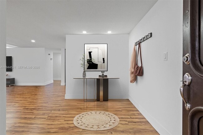 13953 Kendale Lakes Cir in Miami, FL - Building Photo - Building Photo