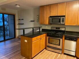 2530 1st Ave S, Unit N204 in Minneapolis, MN - Building Photo