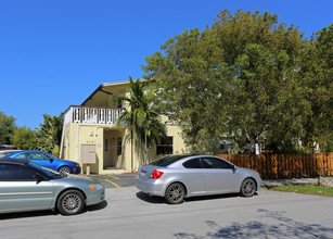 Wilton Commons in Wilton Manors, FL - Building Photo - Building Photo