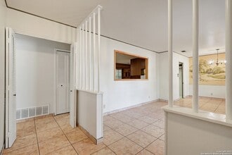 166 Meadow Trail Dr in San Antonio, TX - Building Photo - Building Photo