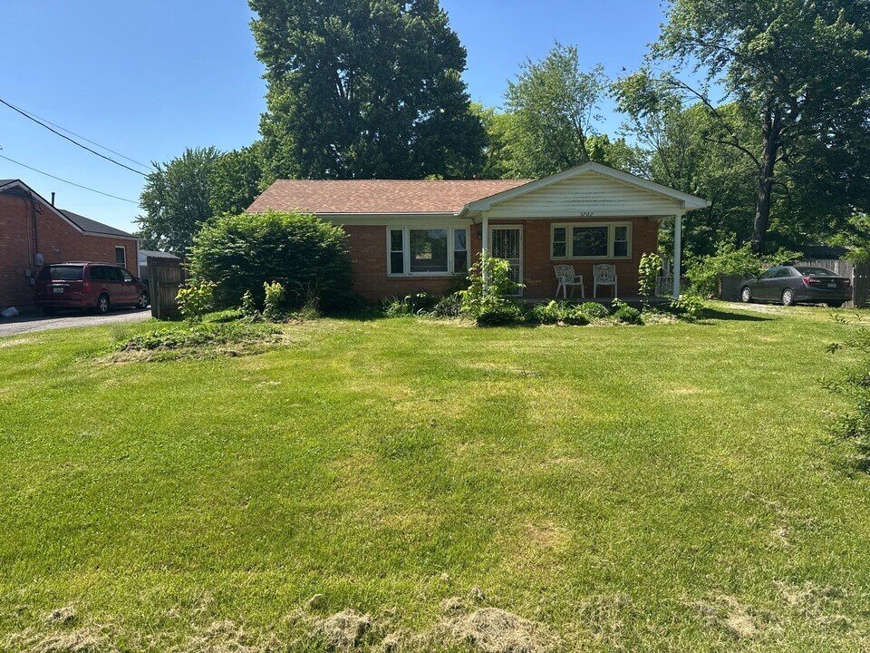 5702 Locust Way in Louisville, KY - Building Photo