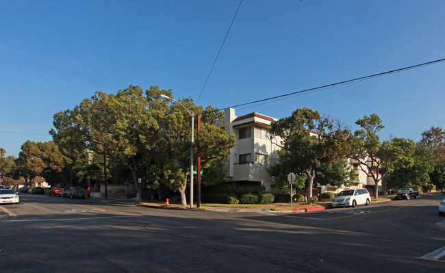 602 N 6th St in Burbank, CA - Building Photo - Building Photo