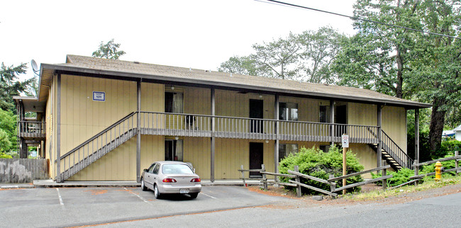 Los Robles Apartments in Lakewood, WA - Building Photo - Building Photo