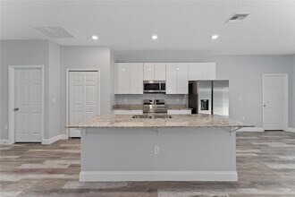 412 Oakland Ln in Poinciana, FL - Building Photo - Building Photo