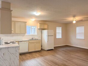 110 9th Ave in Sweet Home, OR - Building Photo - Building Photo