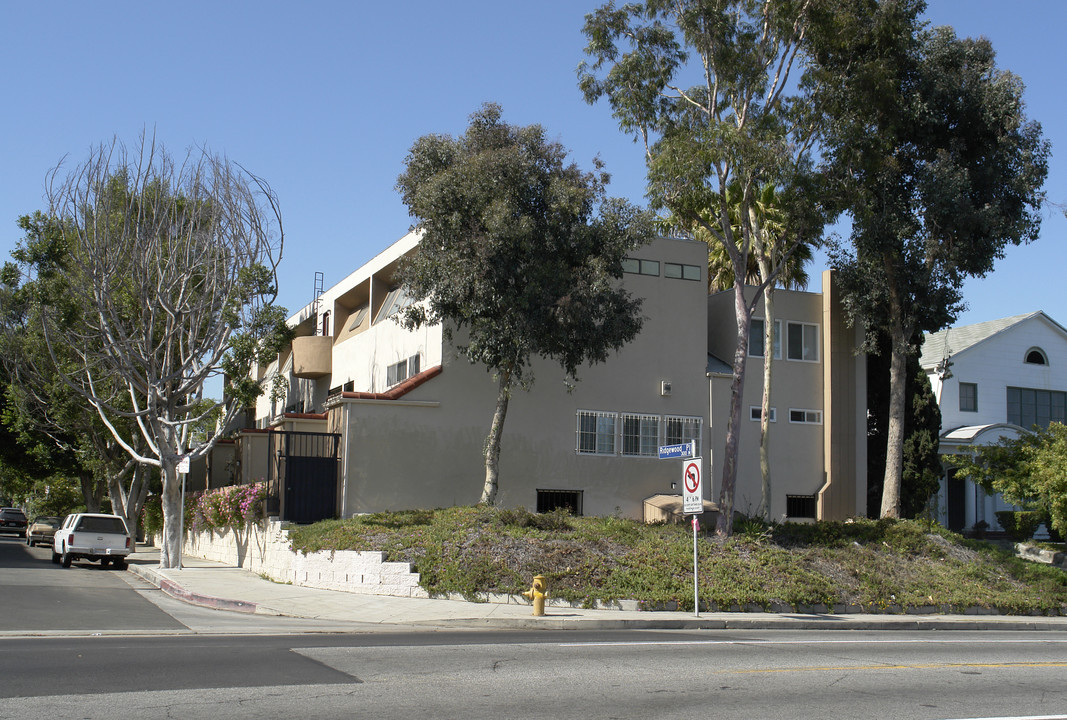 310 Ridgewood Pl in Los Angeles, CA - Building Photo