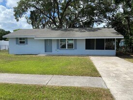 39014 South Ave in Zephyrhills, FL - Building Photo