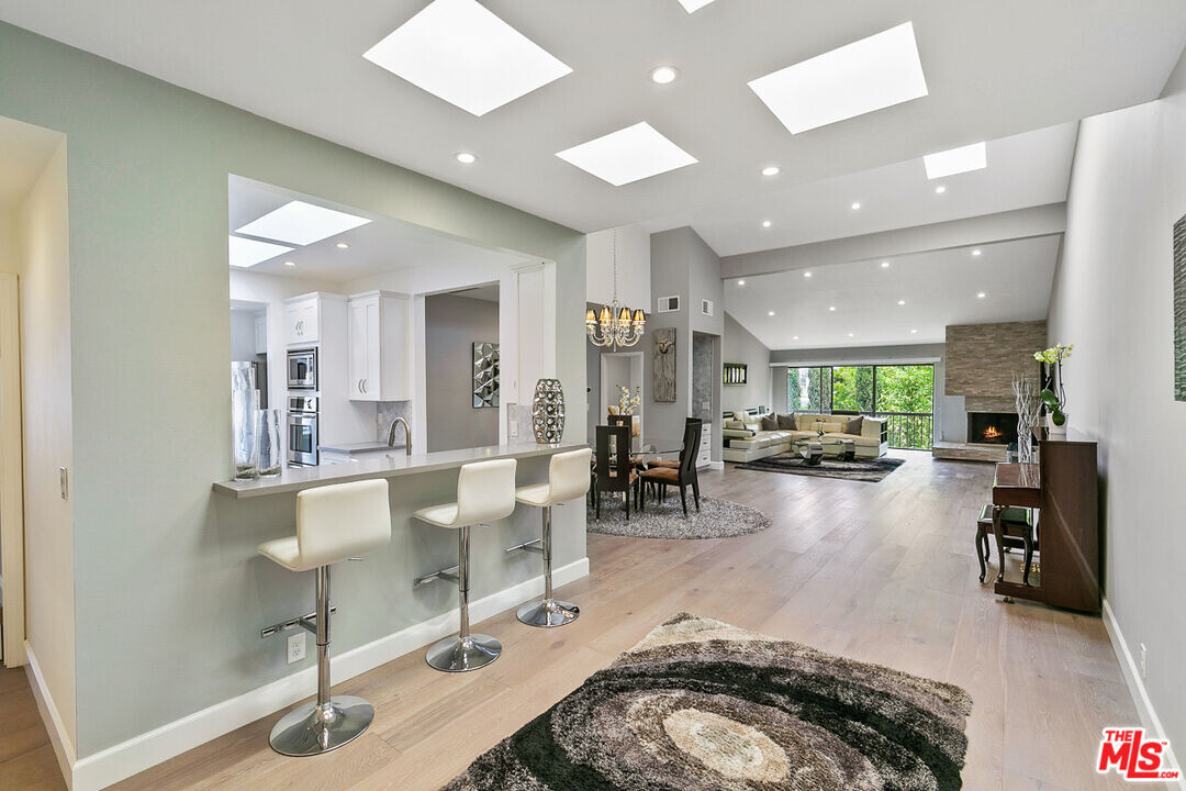 1520 S Beverly Glen Blvd in Los Angeles, CA - Building Photo