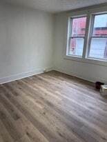 325-327-327 2nd St in Pitcairn, PA - Building Photo