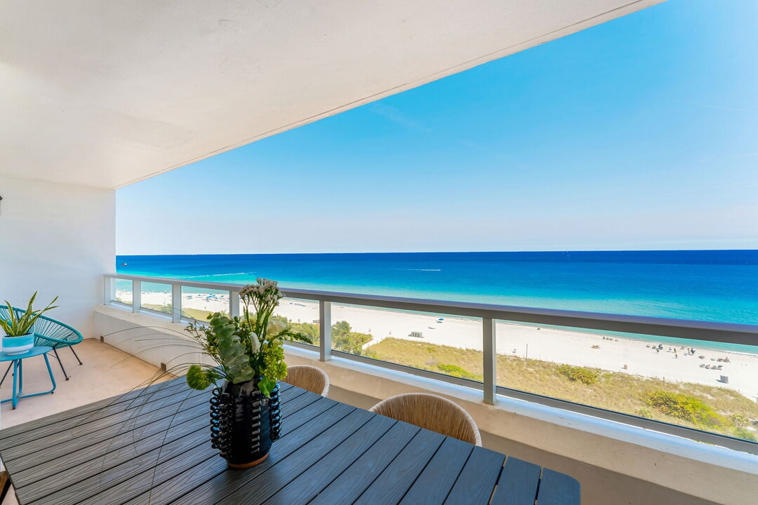 5005 Collins Ave in Miami Beach, FL - Foto de edificio