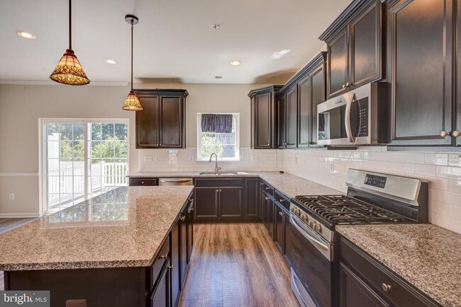 property at 1317 Hawthorn Dr