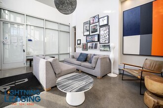 11403 Chandler Blvd in Los Angeles, CA - Building Photo - Building Photo
