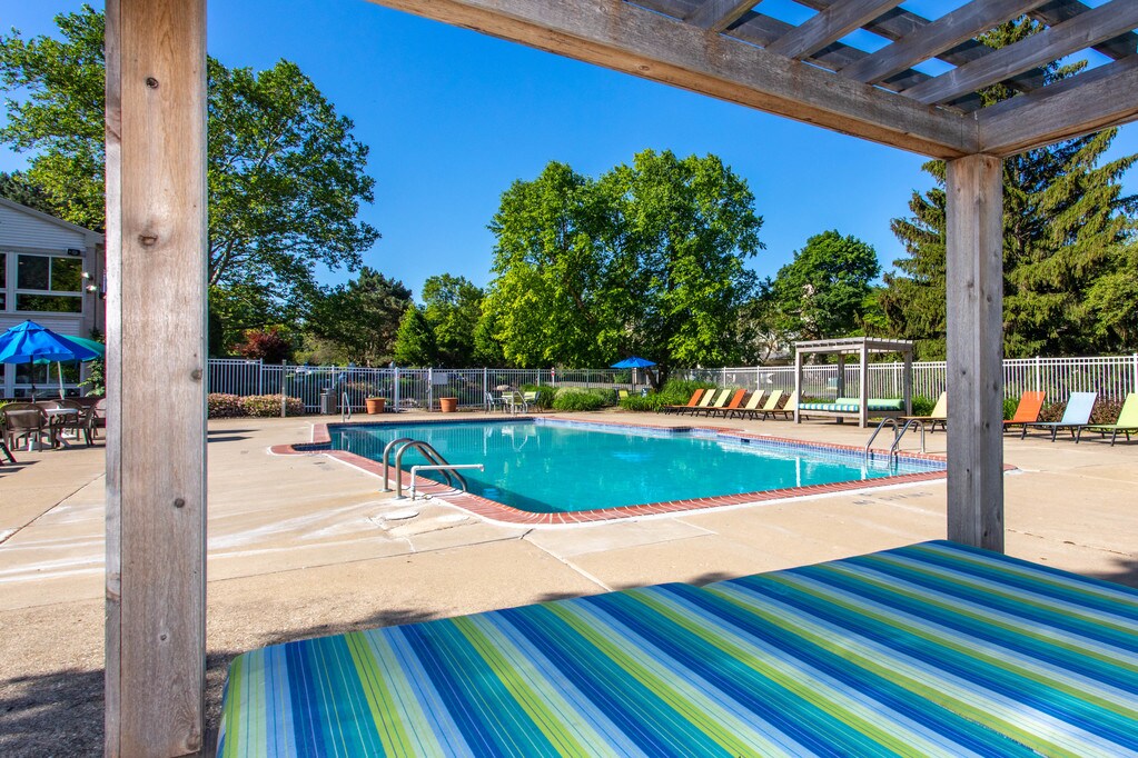 Waterford Square Apartments in Waterford, MI