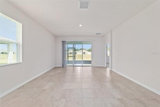 5249 NW 43rd Ln Rd in Ocala, FL - Foto de edificio - Building Photo