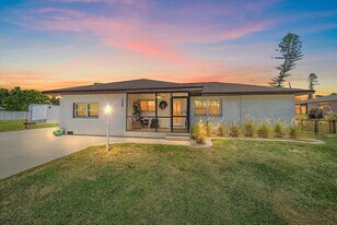 1488 Jupiter Rd in Venice, FL - Building Photo