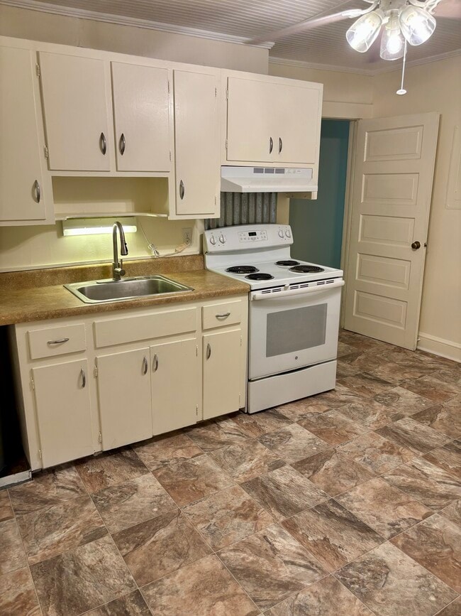 1017 N Broad St, Unit B
