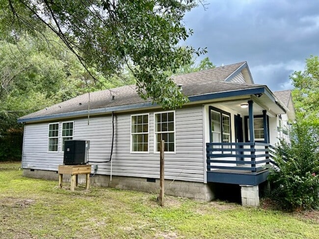 2011 S 7th St in Ocean Springs, MS - Building Photo - Building Photo