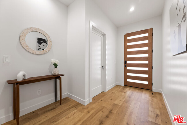 5118 Laurel Canyon Blvd in Los Angeles, CA - Building Photo - Building Photo