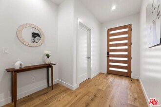 5118 1/2 Laurel Canyon Blvd in Los Angeles, CA - Building Photo - Building Photo