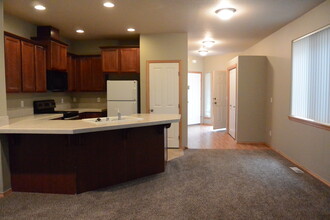 747-747 SE Tampa St in Camas, WA - Building Photo - Building Photo
