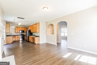 2415 Crestwicke Crossing Ct in Jonesboro, GA - Building Photo - Building Photo