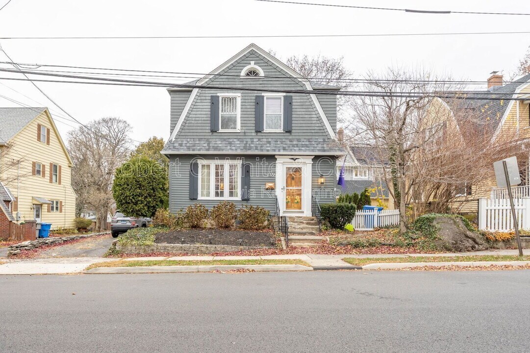 139 Grove St in Bristol, CT - Building Photo