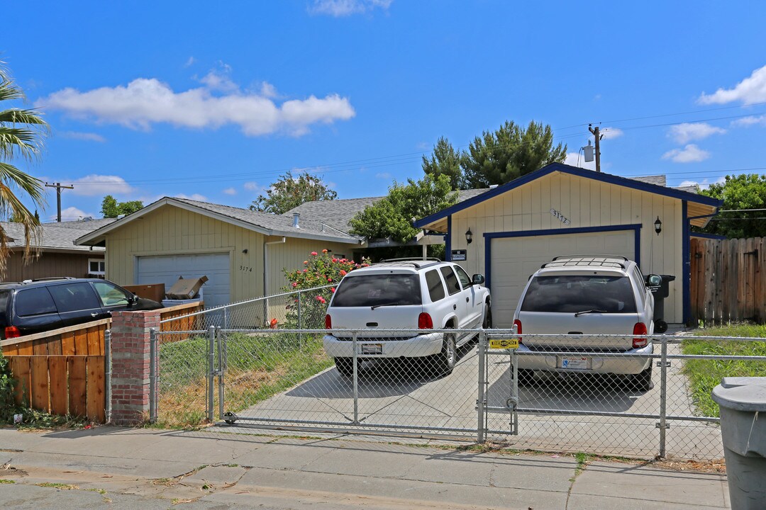 3172-3228 Western Ave in Sacramento, CA - Foto de edificio
