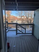 42 Newbury St, Unit 42 Newbury St #2 in Auburn, ME - Foto de edificio - Building Photo