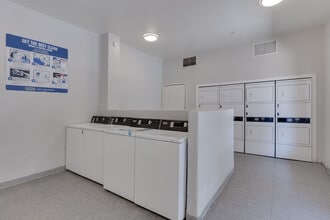 Sunrise Vista in Phoenix, AZ - Foto de edificio - Interior Photo