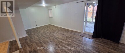 21 Fernbank Pl in Whitby, ON - Building Photo - Building Photo