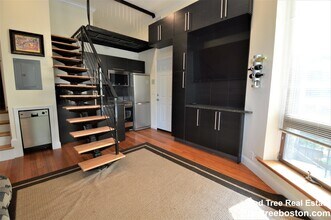 1689 Beacon St, Unit 8 in Brookline, MA - Building Photo - Building Photo