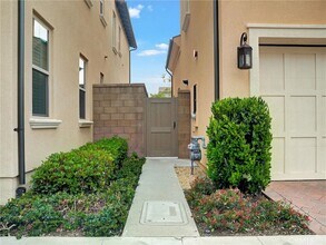 108 Trumpet Flower in Irvine, CA - Building Photo - Building Photo