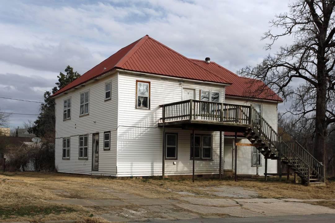 404 N Philadelphia Ave in Shawnee, OK - Building Photo